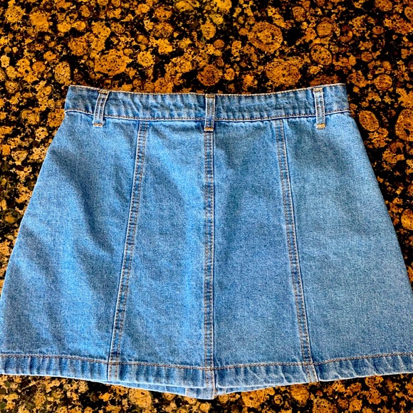 Forever 21 Mini Skirt- Never Worn - Picture 2 of 2